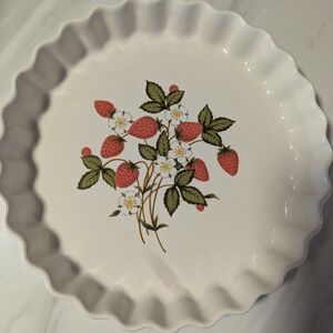 Strawberry Floral Pie Dish